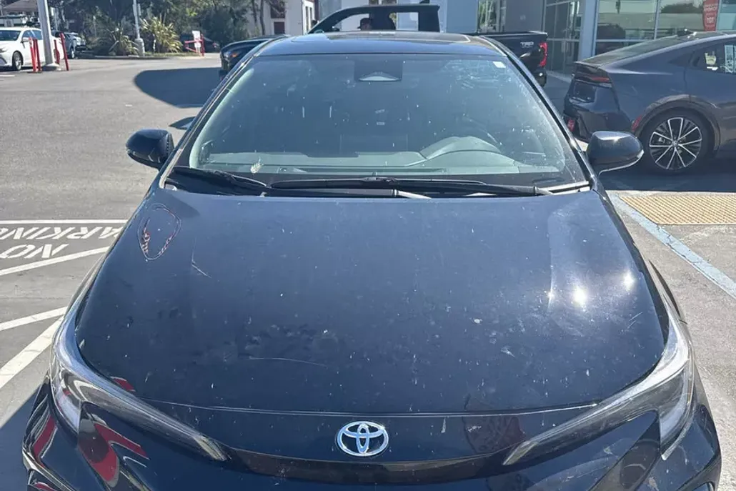 2023 Toyota Corolla SE photo 1