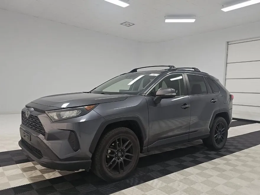 2019 Toyota RAV4 LE photo 1