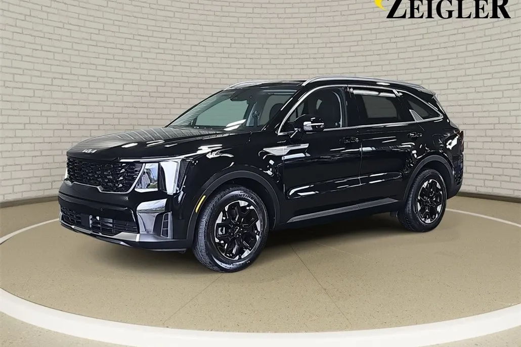 2025 Kia Sorento S photo 1