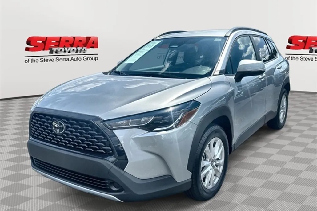 2024 Toyota Corolla Cross LE photo 1