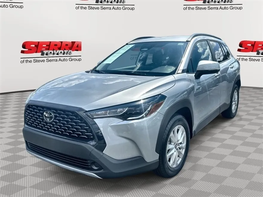 2024 Toyota Corolla Cross LE photo 1
