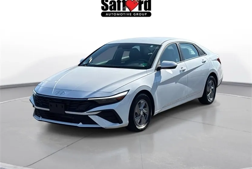 2025 Hyundai Elantra SE photo 1