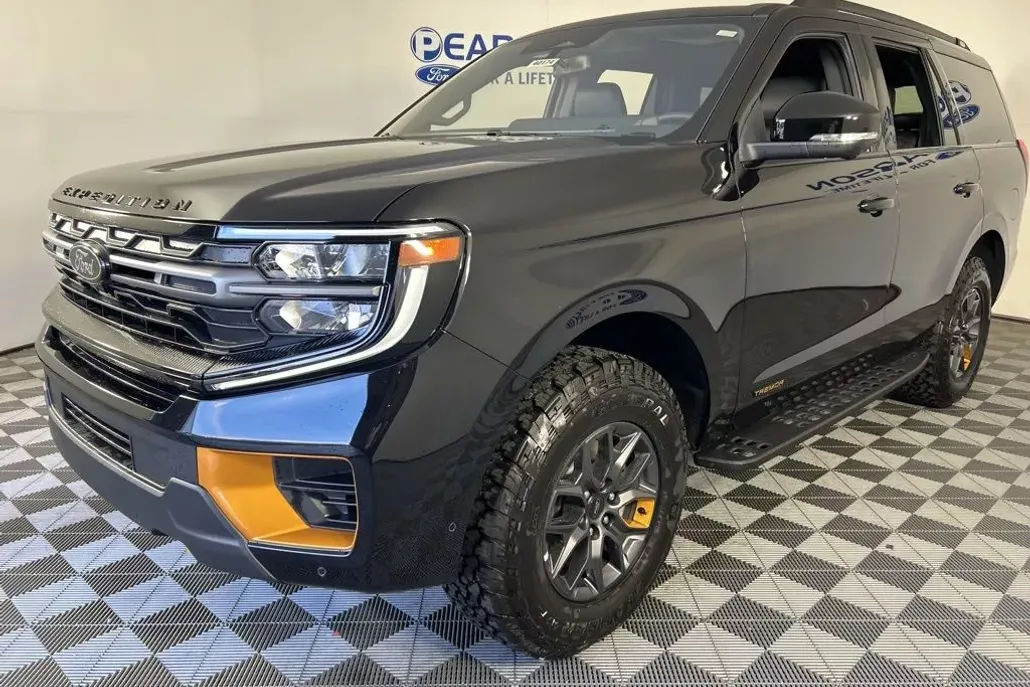 2025 Ford Expedition photo 1