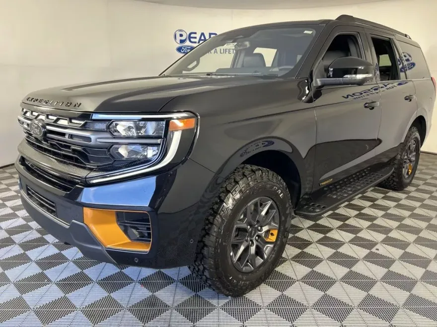 2025 Ford Expedition photo 1