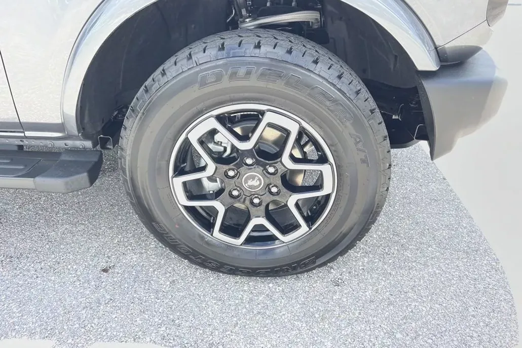 2023 Ford Bronco Outer Banks photo 1