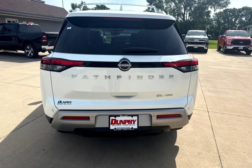 2024 Nissan Pathfinder SL photo 1