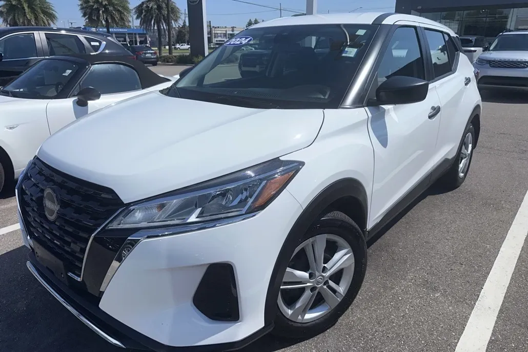2024 Nissan Kicks S photo 1