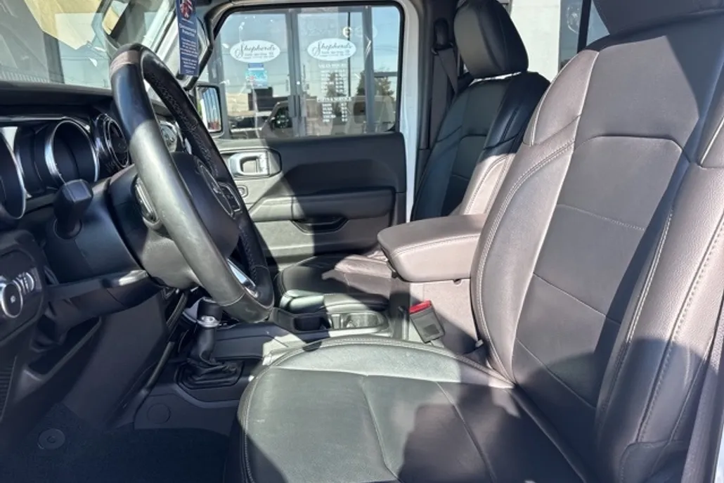 2022 Jeep Wrangler Unlimited Sahara Altitude photo 1