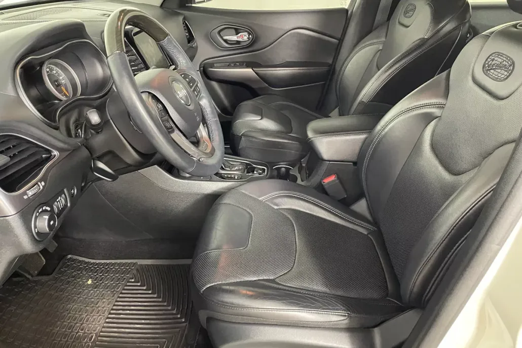 2019 Jeep Cherokee Overland photo 1