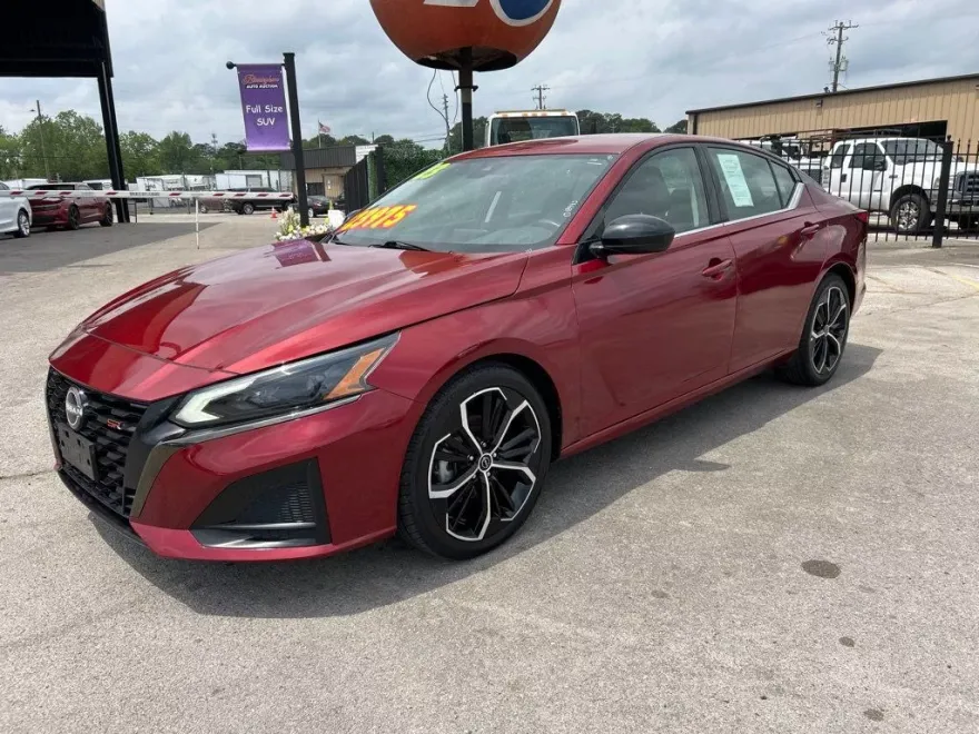2023 Nissan Altima 2.5 SR photo 1