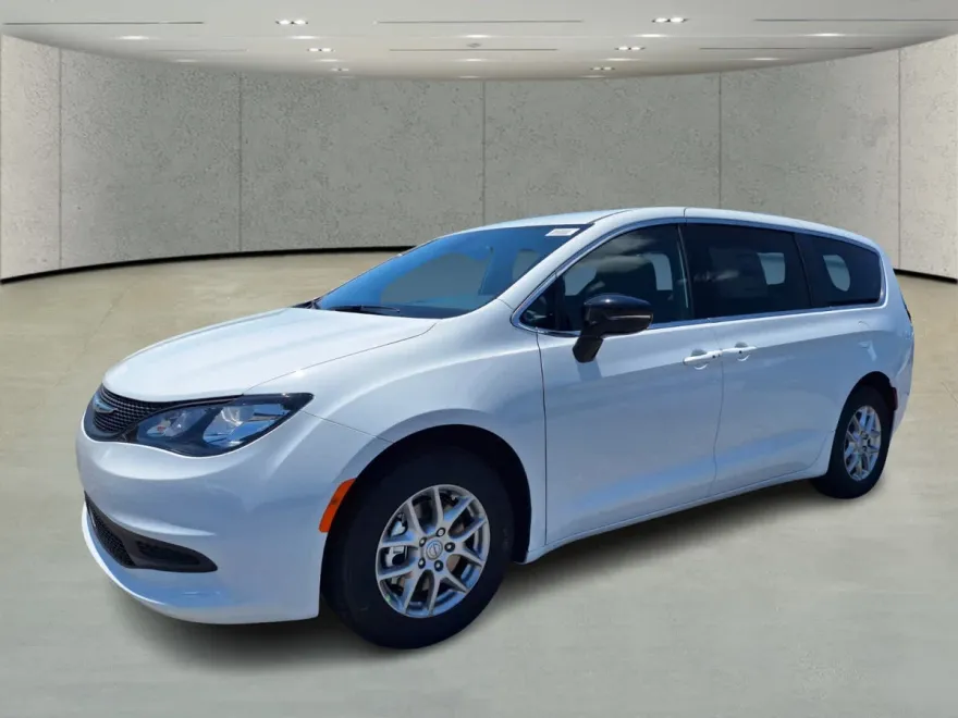 2025 Chrysler Voyager LX photo 1