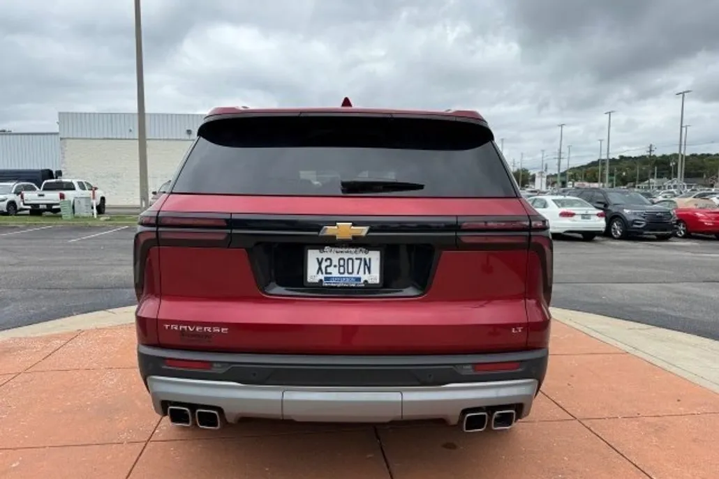 2024 Chevrolet Traverse photo 1