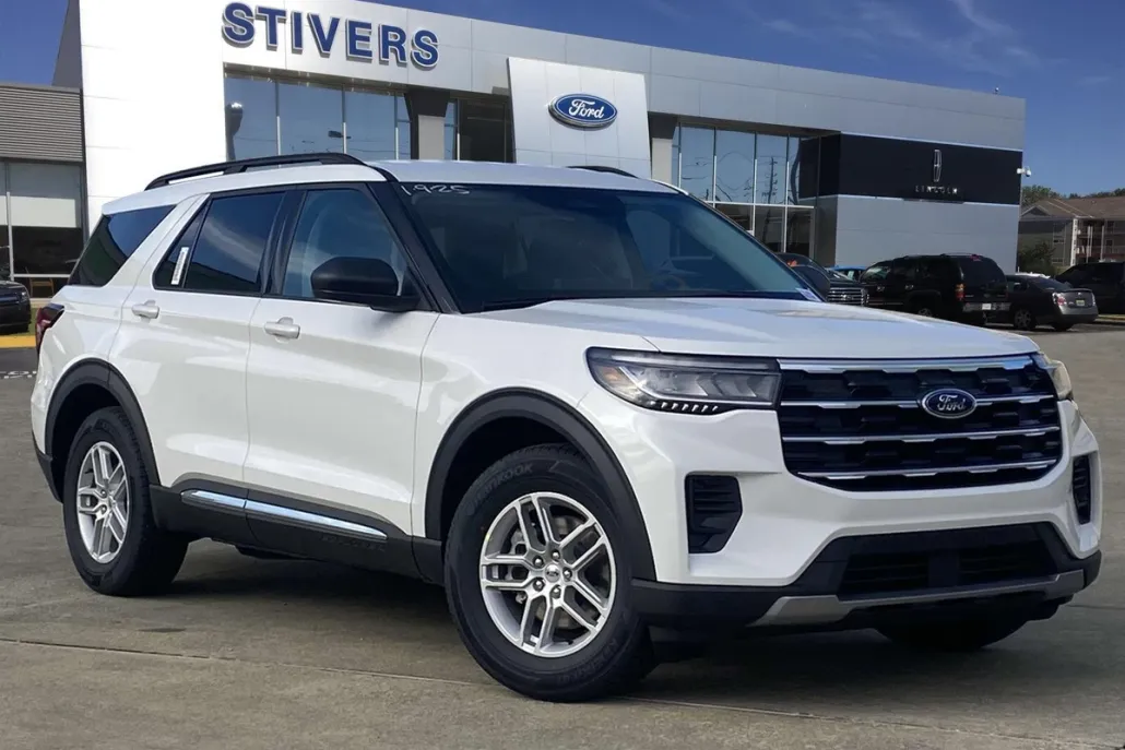 2025 Ford Explorer photo 1