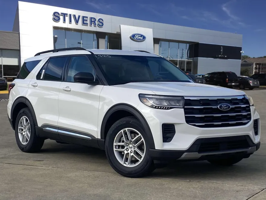 2025 Ford Explorer photo 1