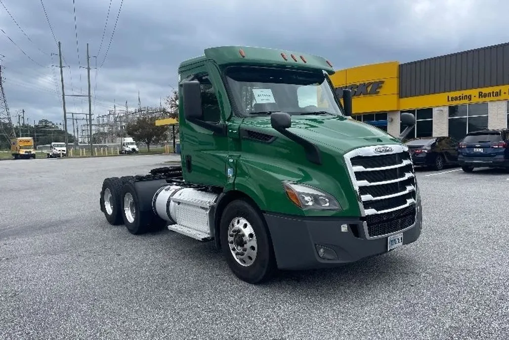 2022 Freightliner Cascadia 116" Day cab photo 1