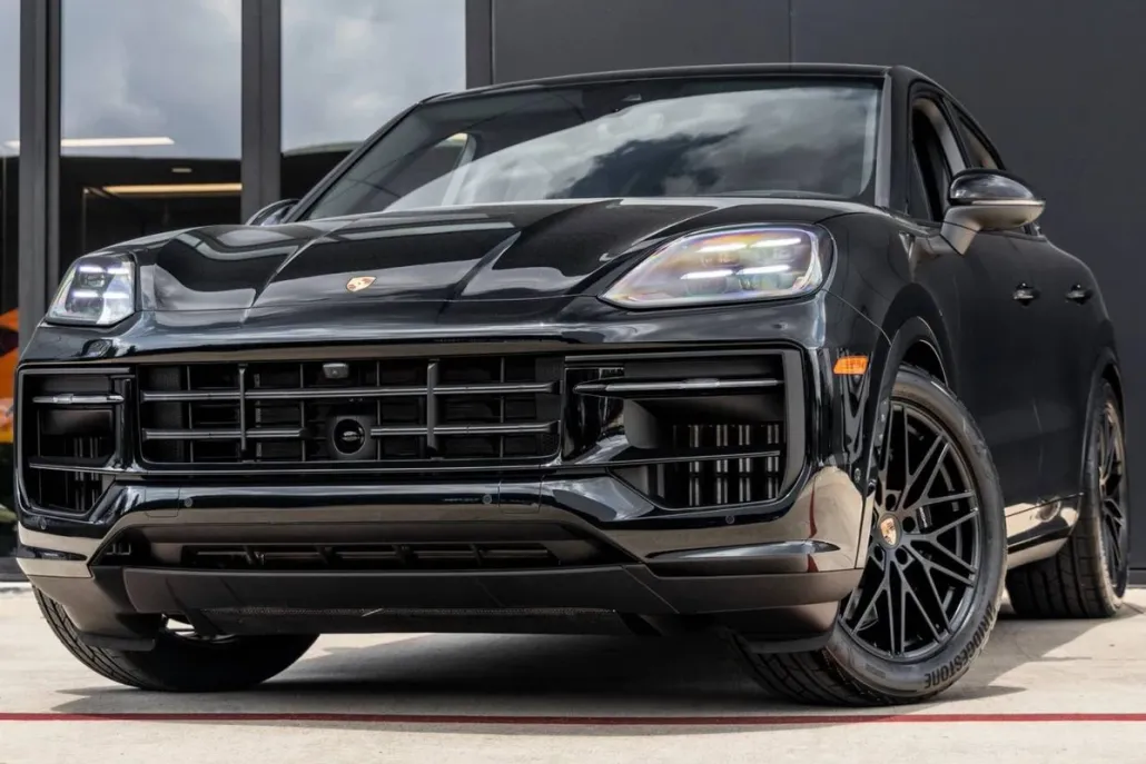2026 Porsche Cayenne Coupe photo 1