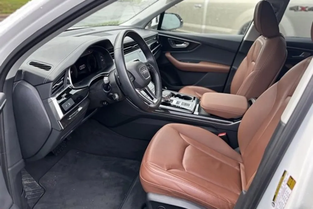 2024 Audi Q7 55 Premium Plus photo 1