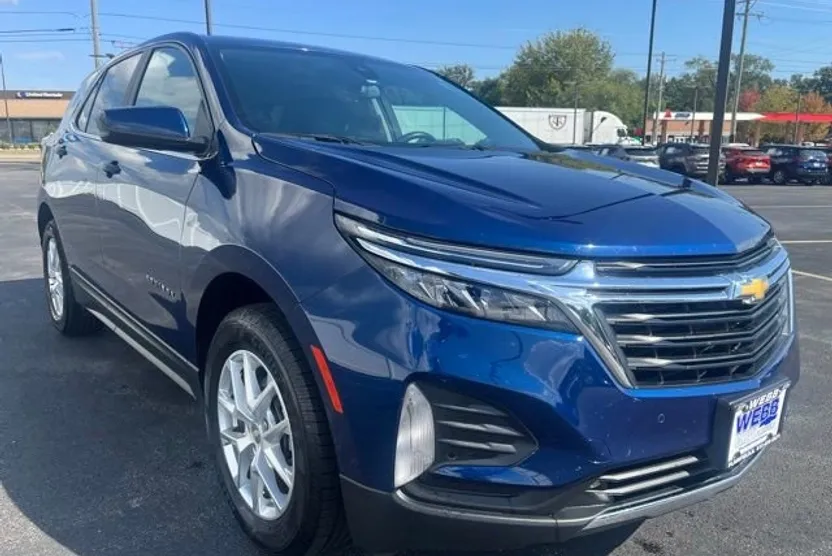 2022 Chevrolet Equinox LT photo 1