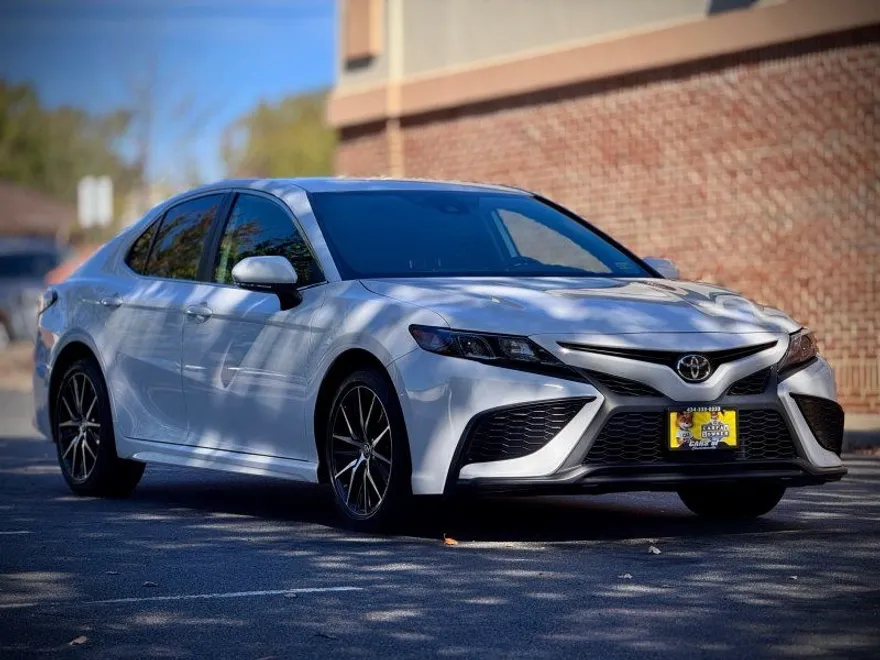 2024 Toyota Camry SE photo 1