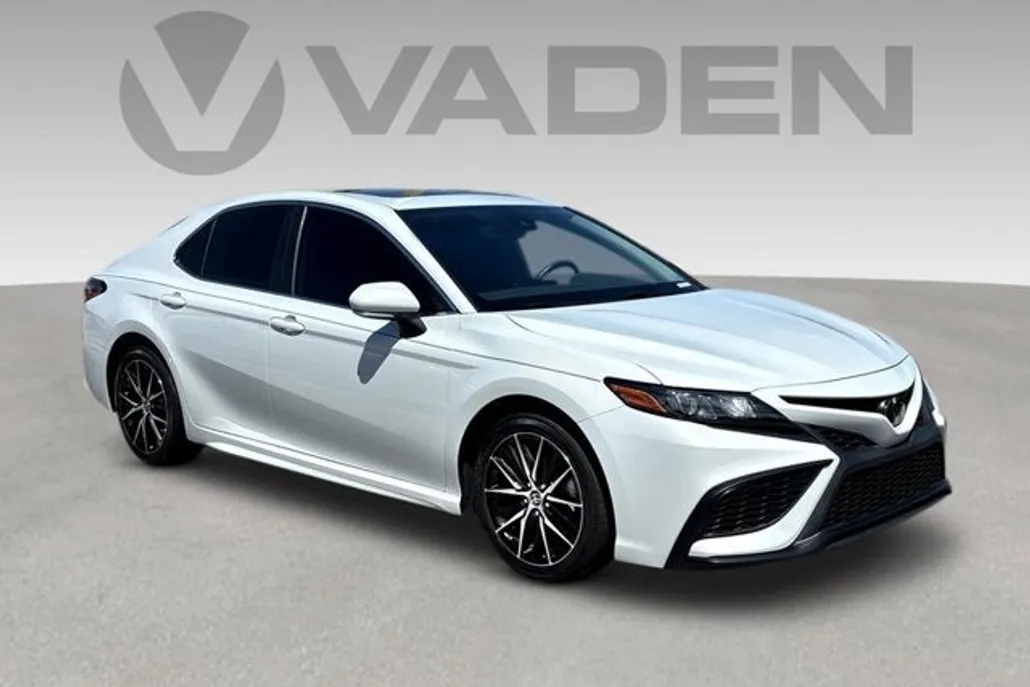 2023 Toyota Camry SE photo 1