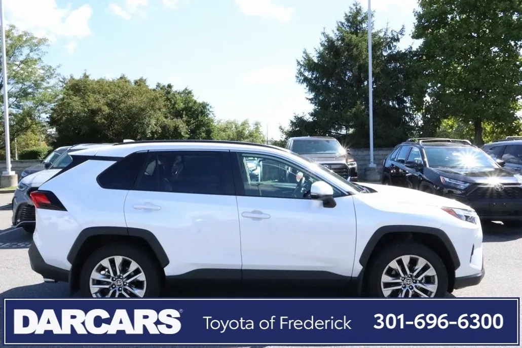 2025 Toyota RAV4 XLE Premium photo 1