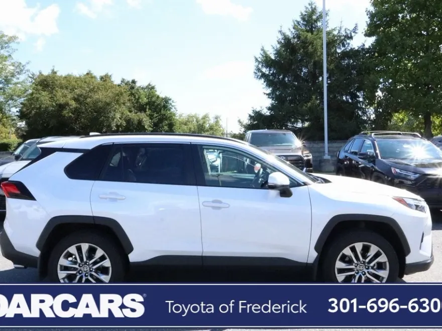 2025 Toyota RAV4 XLE Premium photo 1