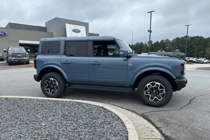 2025 Ford Bronco Outer Banks photo 1