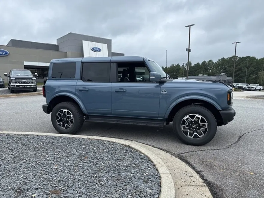2025 Ford Bronco Outer Banks photo 1