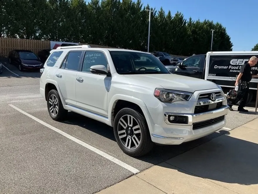 2022 Toyota 4Runner Limited photo 1