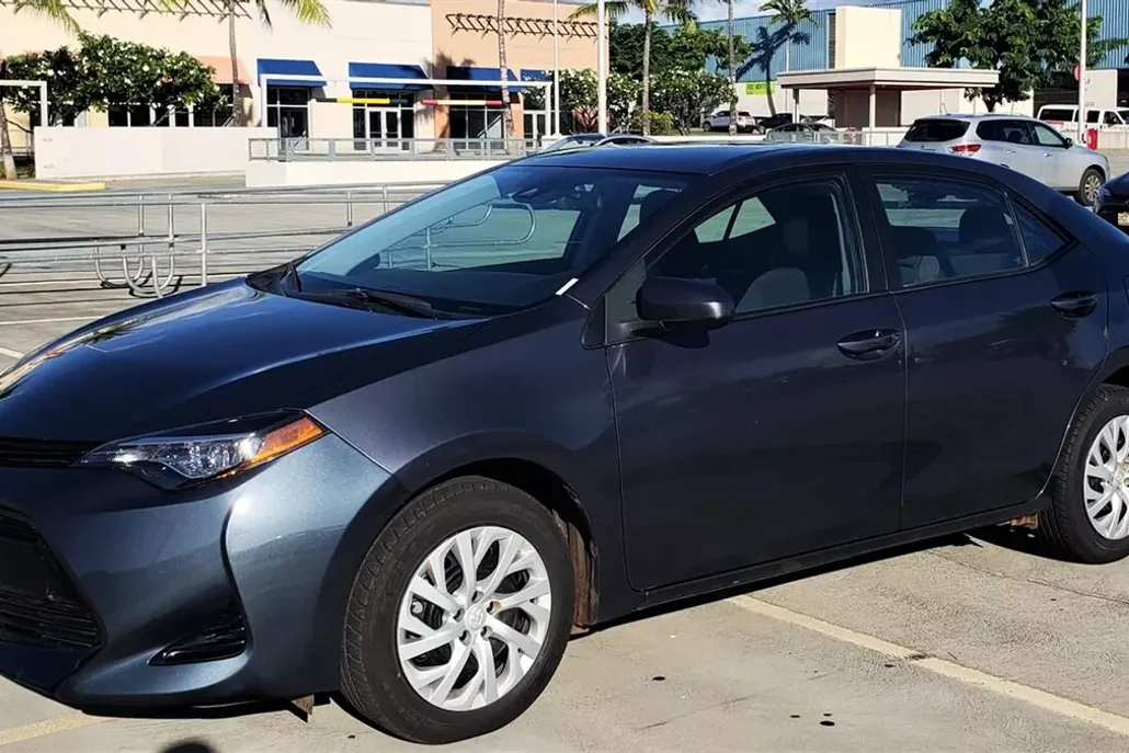 2018 Toyota Corolla LE photo 1