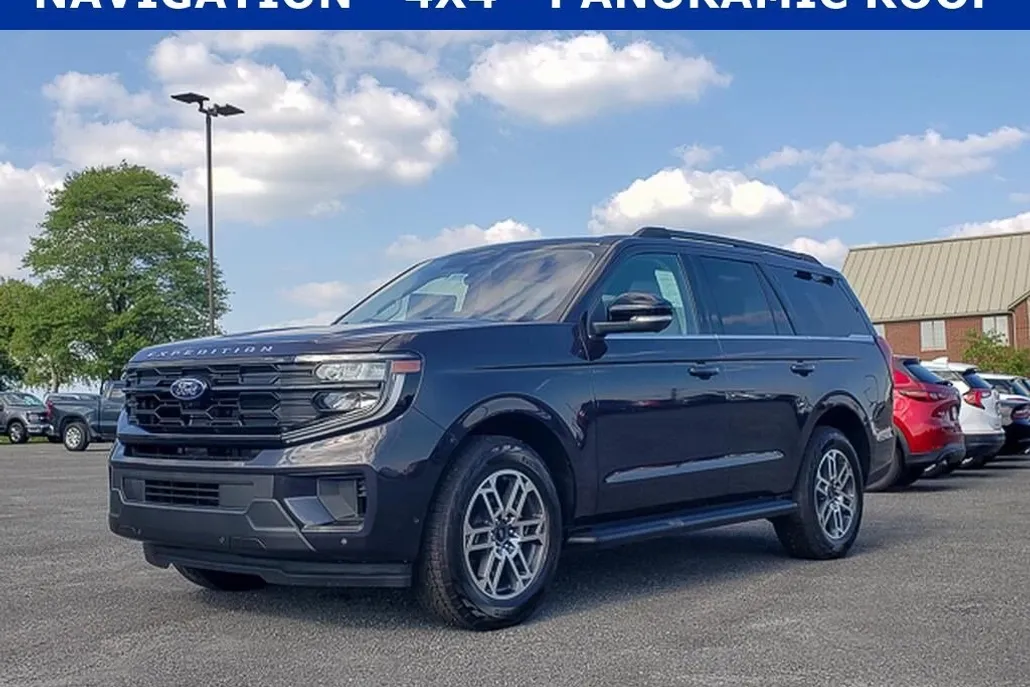 2025 Ford Expedition photo 1