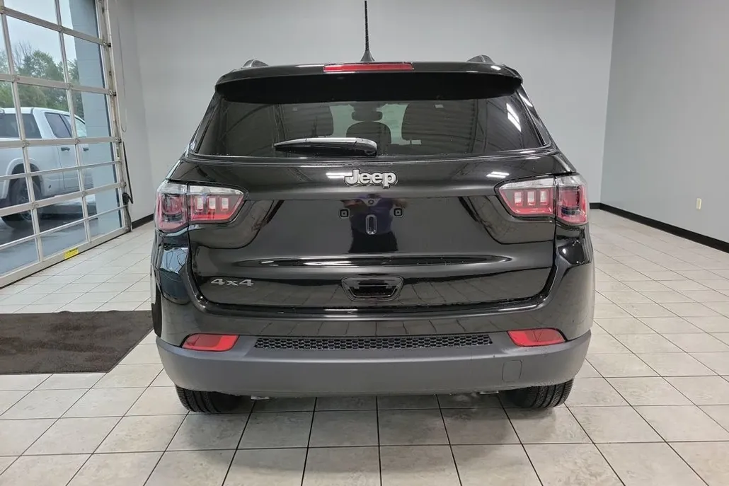 2026 Jeep Compass Latitude photo 1