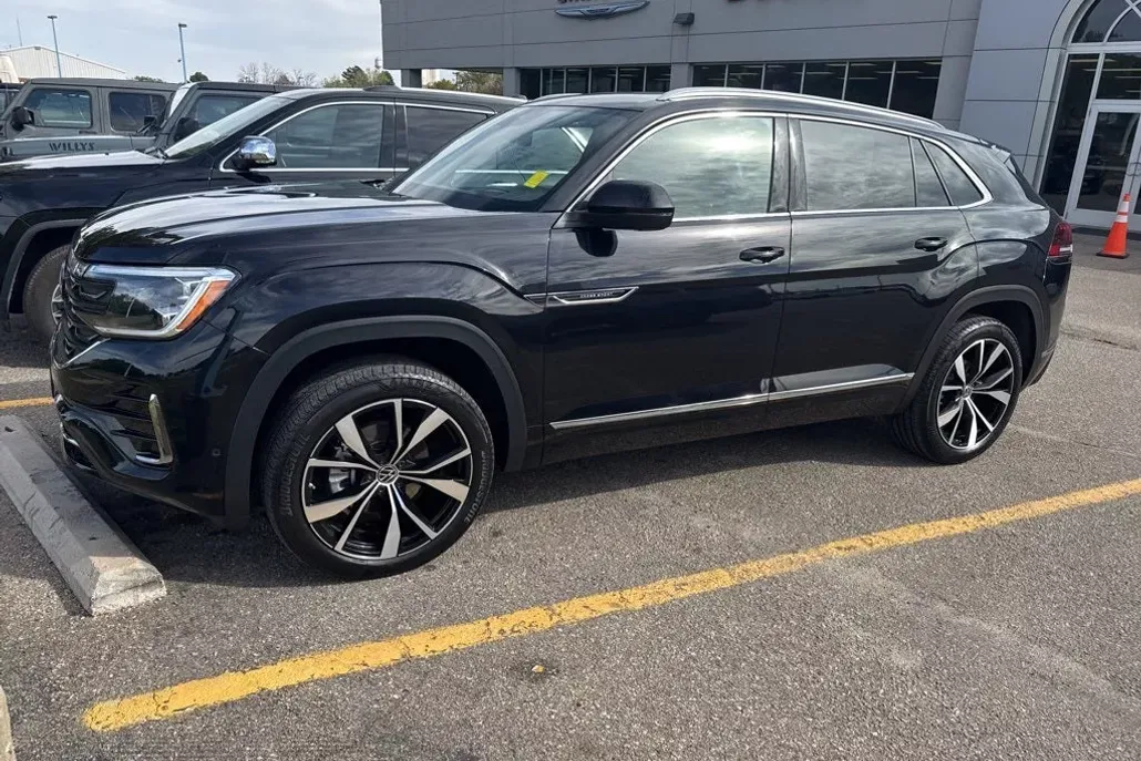 2024 Volkswagen Atlas Cross Sport SEL Premium R-Line photo 1