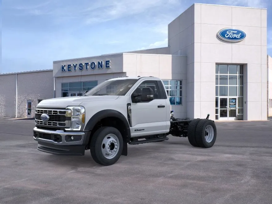 2025 Ford F-550 photo 1