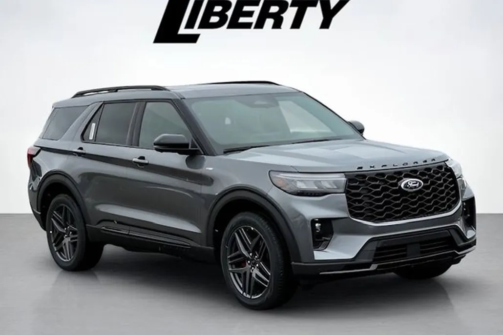 2025 Ford Explorer ST-Line photo 1