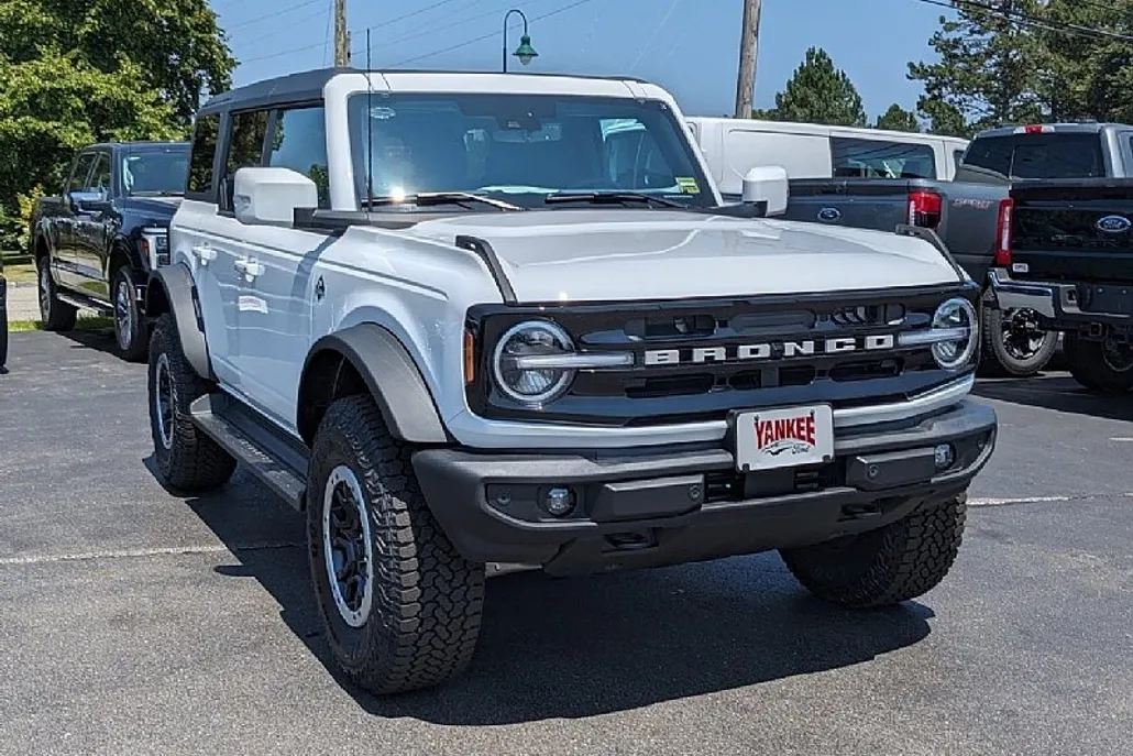 2025 Ford Bronco Outer Banks photo 1