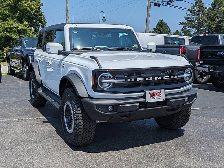 2025 Ford Bronco Outer Banks photo 1
