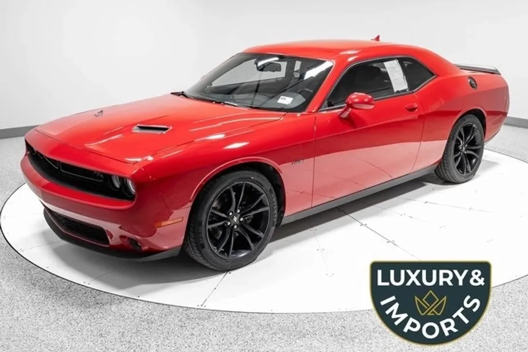 2017 Dodge Challenger R/T photo 1