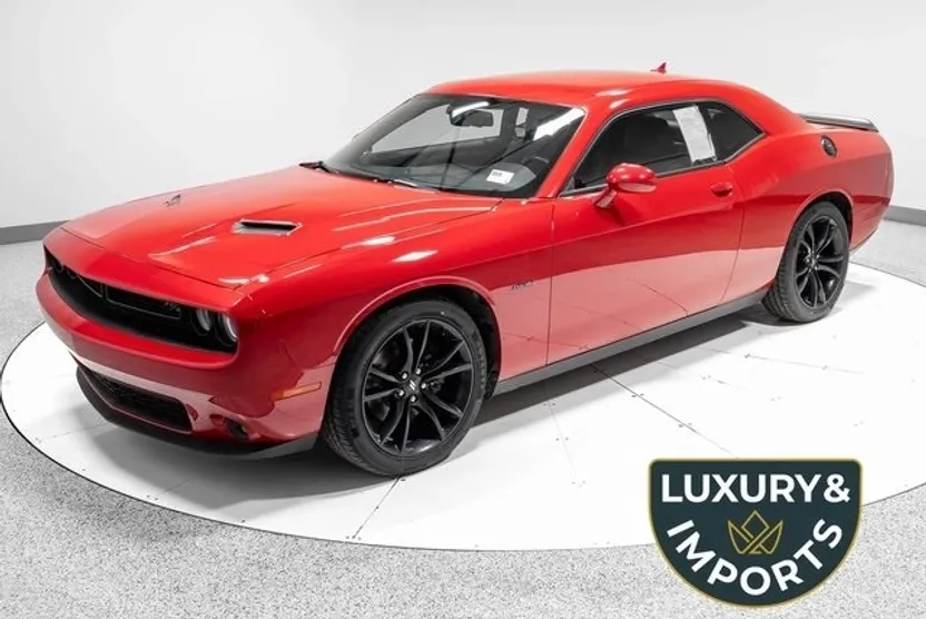 2017 Dodge Challenger R/T photo 1