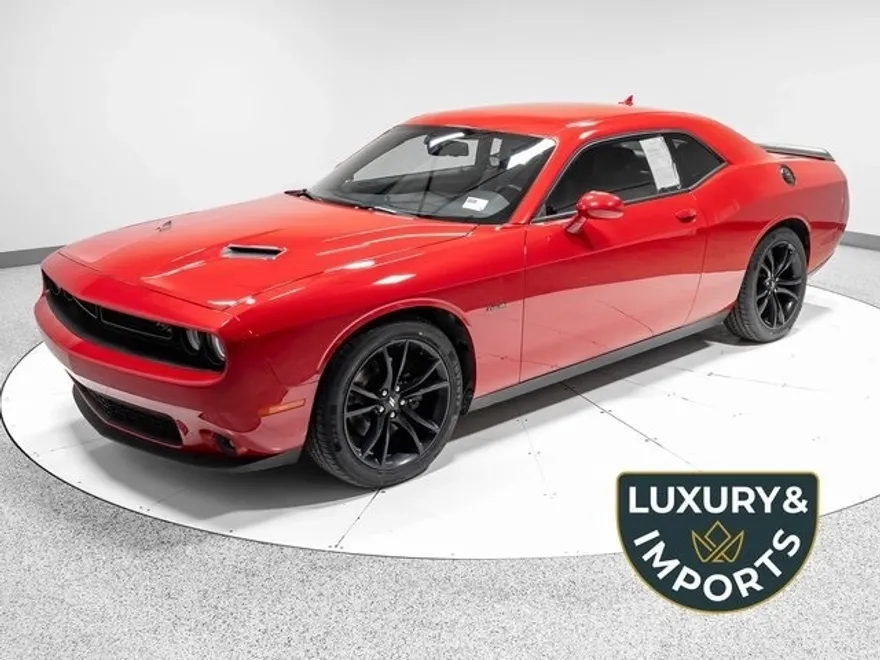 2017 Dodge Challenger R/T photo 1