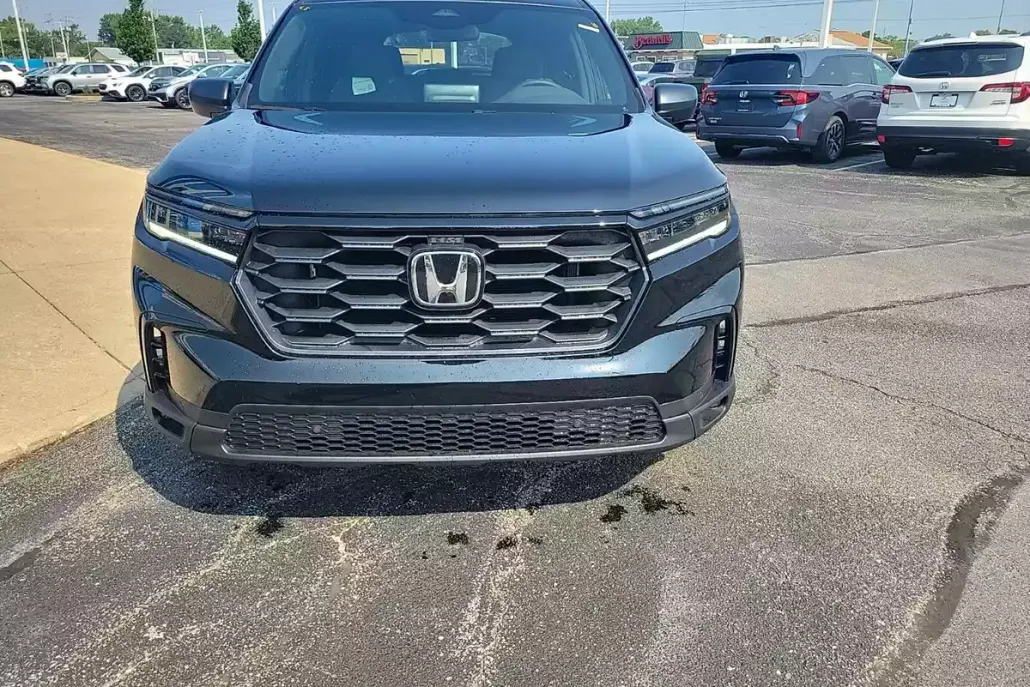 2025 Honda Pilot Sport photo 1