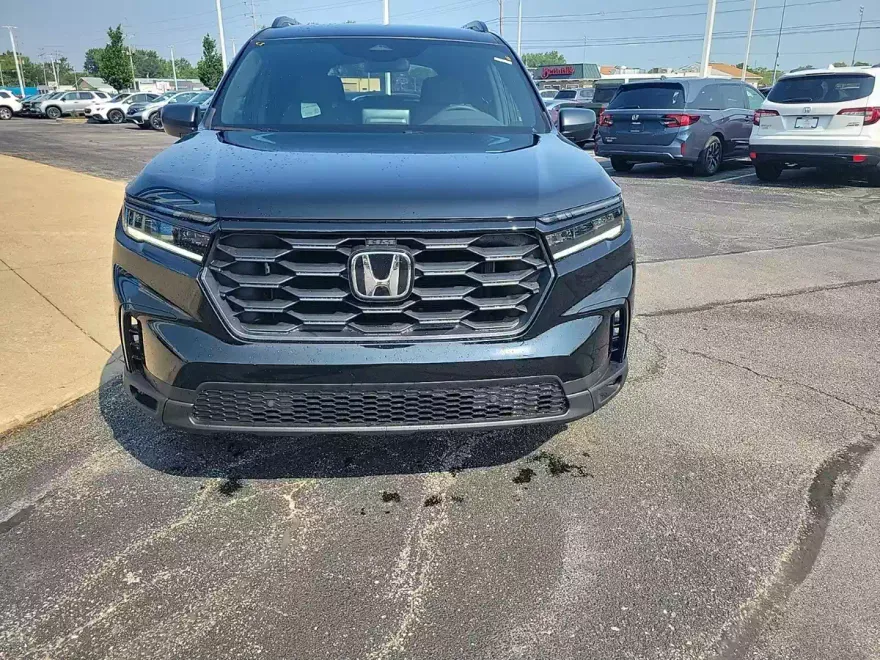 2025 Honda Pilot Sport photo 1