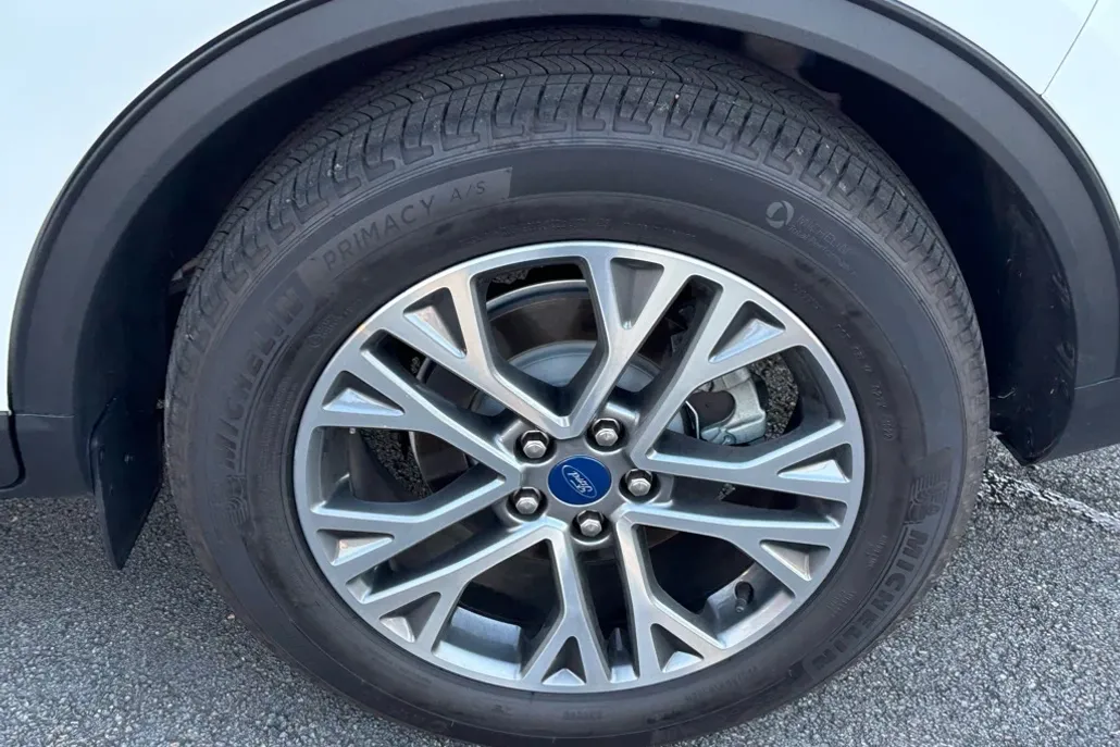 2022 Ford Escape SEL photo 1