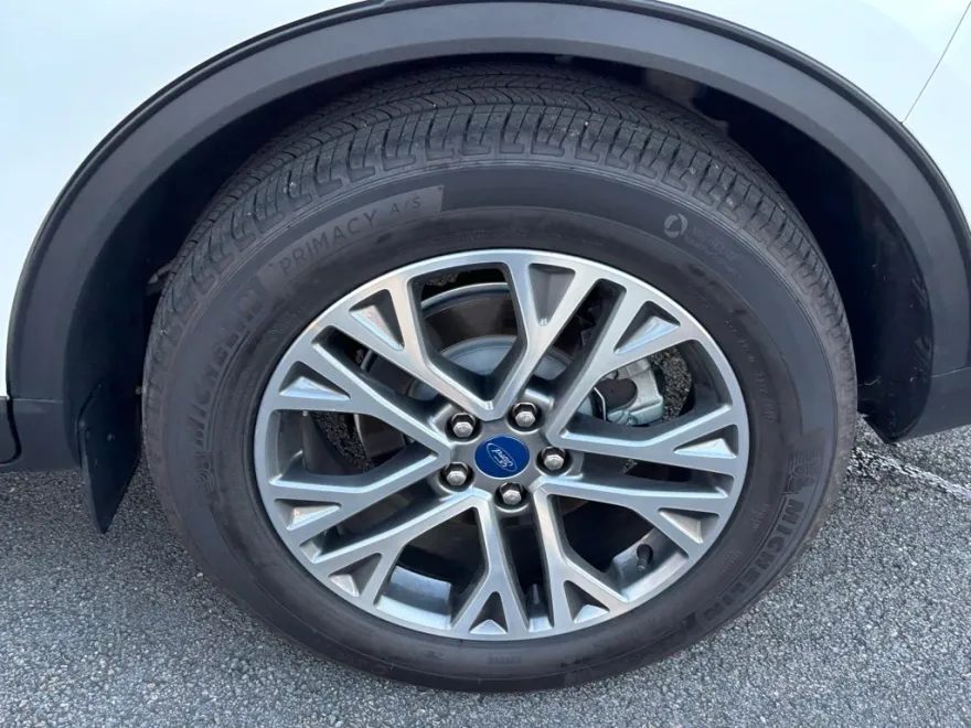 2022 Ford Escape SEL photo 1