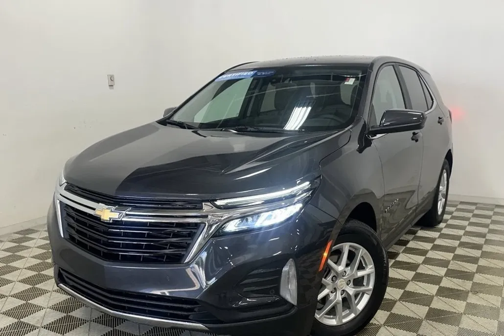 2023 Chevrolet Equinox LT photo 1