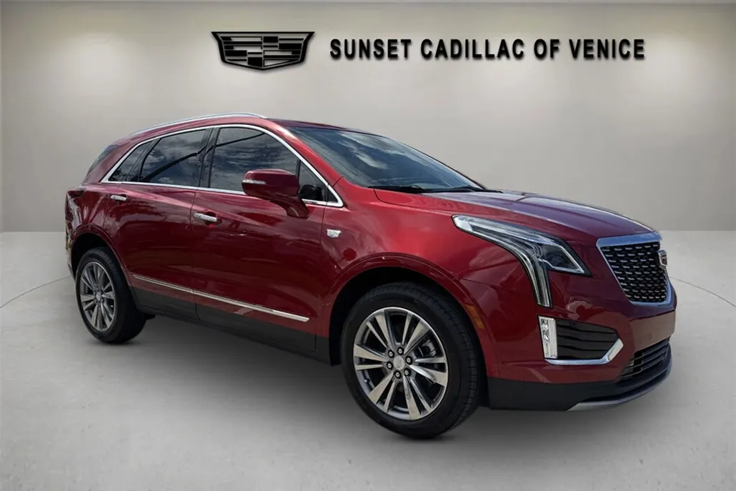 2025 Cadillac XT4 Premium Luxury photo 1