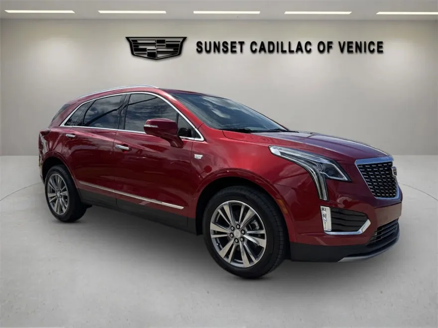 2025 Cadillac XT4 Premium Luxury photo 1