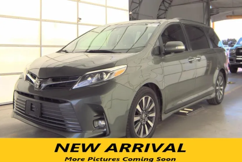 2019 Toyota Sienna Limited photo 1