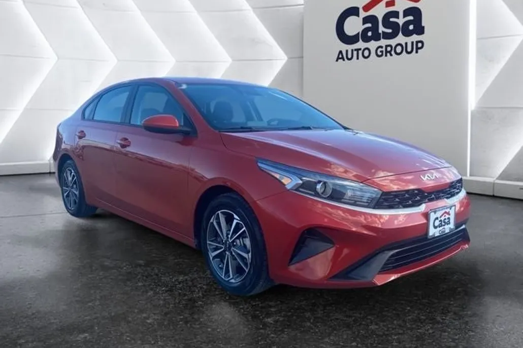2023 Kia Forte LXS photo 1