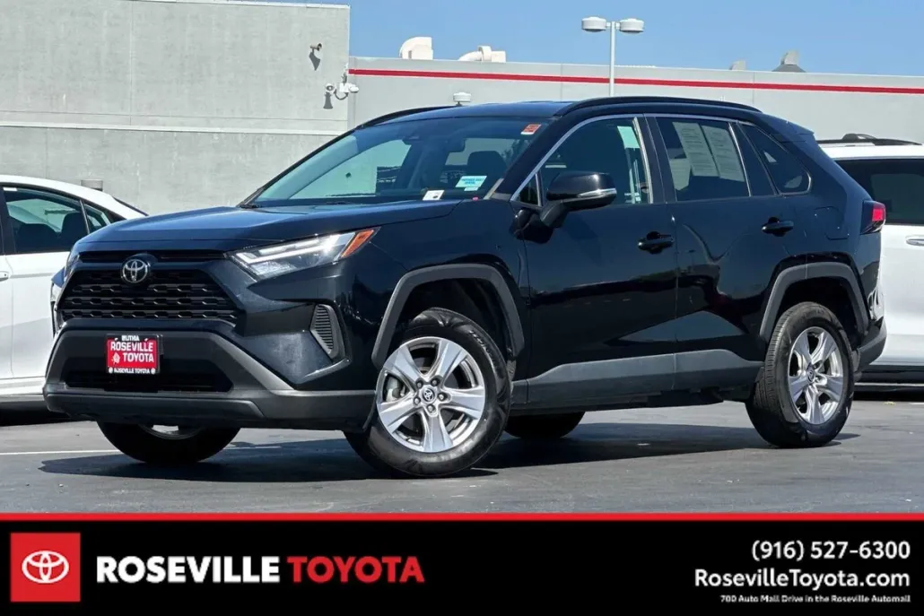 2023 Toyota RAV4 XLE photo 1